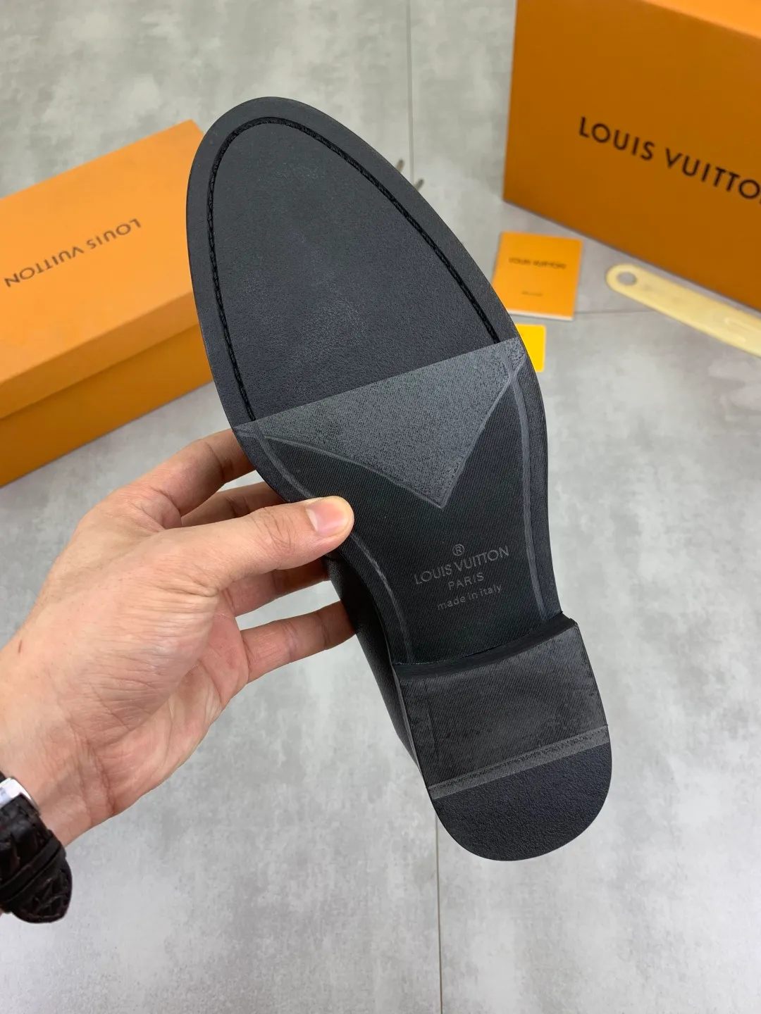 Men's Men's Shoes 💰P420 [New Style] 💰Yangli💎💎💎[Louis Vuitton] LV high-end men's formal business leather shoes, original order 1:1! Original imported calfskin, original metal buckle, imported sheepskin lining for feet, original outsole, men's shoe size: 39-45 (38.46 customized) black optional
